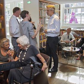 Joris Luyendijk in de Library Bar